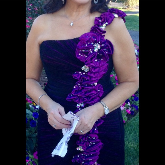 Couture Formal gown - Picture 4 of 9